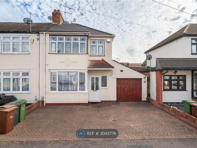 House for rent in London Borough of Barking and Dagenham, Greater London
