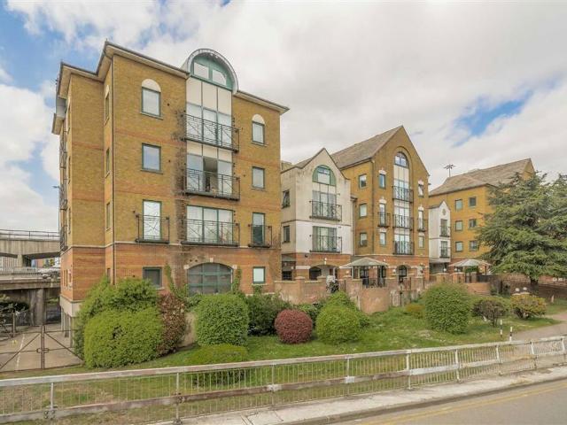 Studio for rent in Brent Cross, Greater London