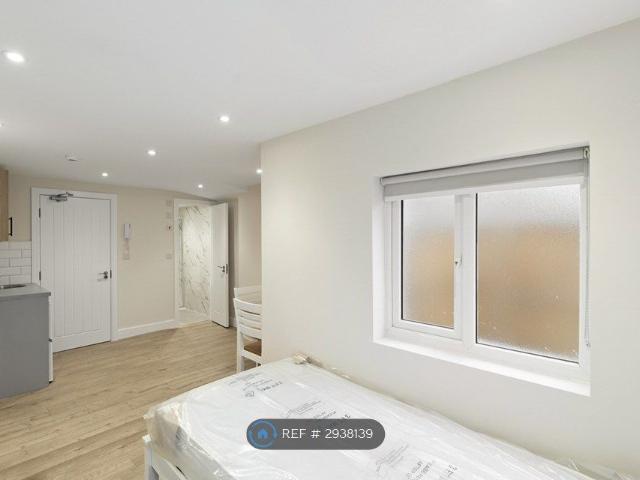 Studio for rent in New Town, Monks Orchard