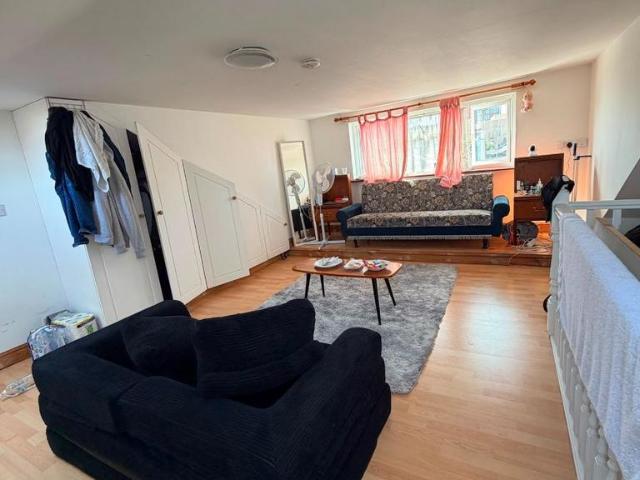 House for rent in West Hendon, The Hyde
