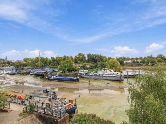 Apartment for rent in London Borough of Hounslow, Greater London
