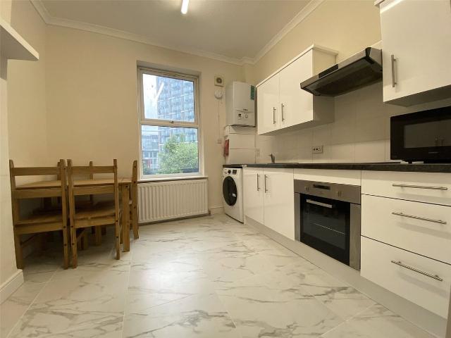Apartment for rent in London Borough of Hounslow, Strand