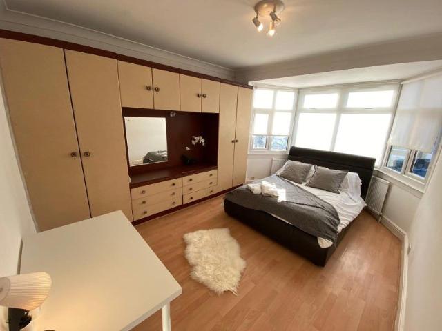House for rent in London Borough of Ealing, Park Royal