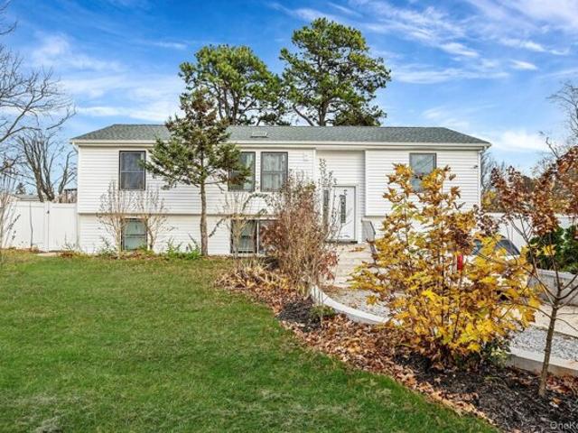 House for sale in Bohemia, New York