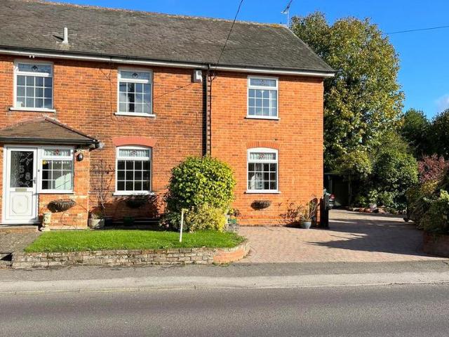 House for rent in Navestock Side, Essex