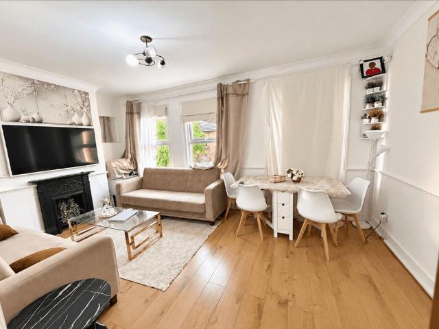 Apartment for rent in Chapel End, Highams Park