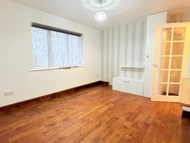 Studio for rent in Sudbury, Greater London
