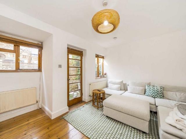Apartment for rent in North Kensington, Greater London