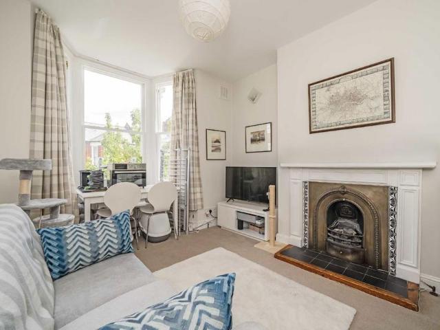 Apartment for rent in North Kensington, Greater London