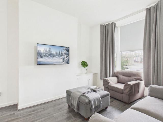 House for rent in Calderstones