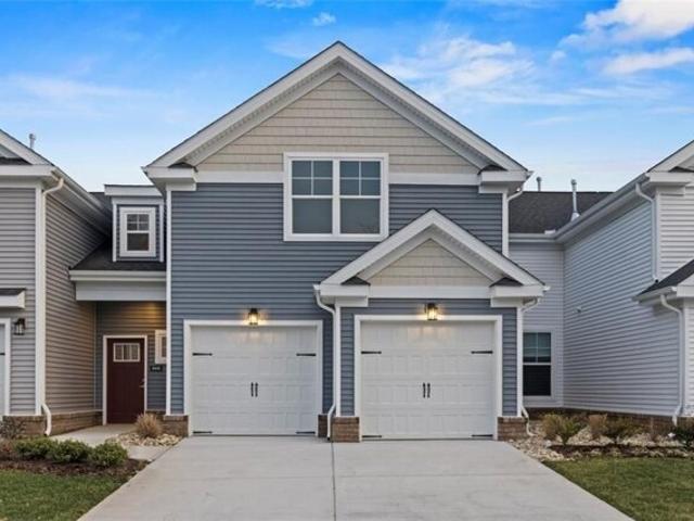 Condo for sale in Suffolk