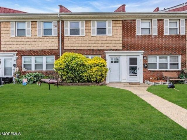 Condo for sale in Brick