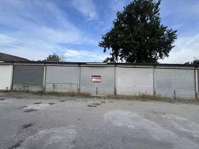 Garage vente à La Ville, Briare