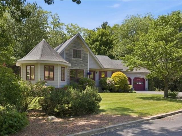 House for sale in Lincoln, Rhode Island