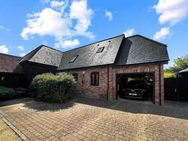 House for sale in Luton