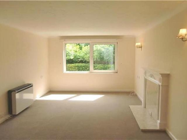 Apartment for rent in Blackhills, Surrey