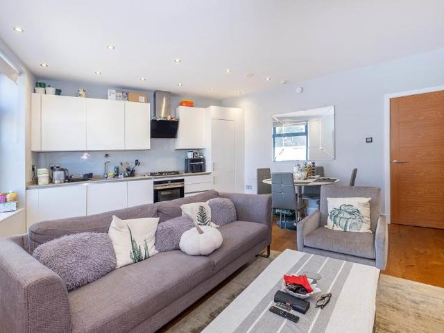 Apartment for rent in Norbiton, Greater London