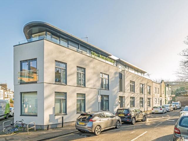 Apartment for rent in Norbiton, Greater London