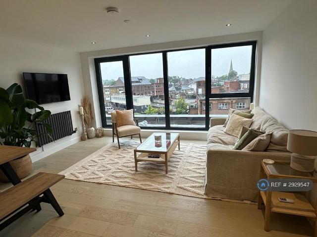Apartment for rent in Blackhills, Surrey