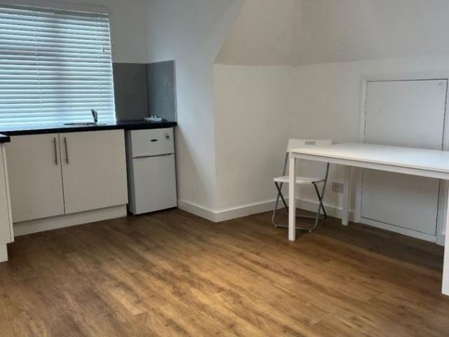 Studio for rent in Temple Fortune, Greater London