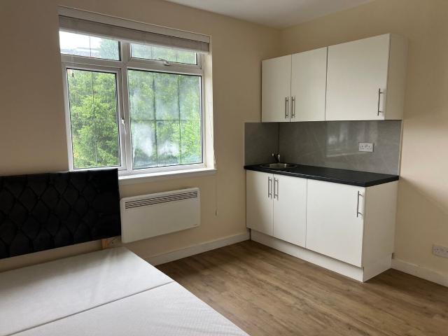 Studio for rent in Temple Fortune, Greater London