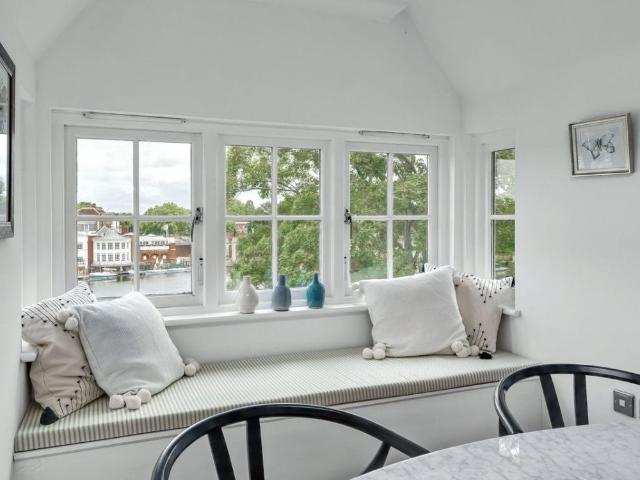 Apartment for rent in Blackhills, Surrey