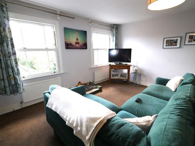 Apartment for rent in Blackhills, Surrey