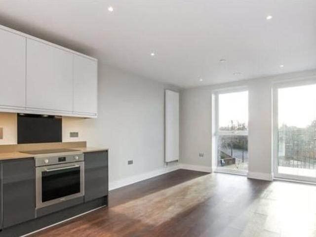 House for rent in London Borough of Ealing, Cat Hill