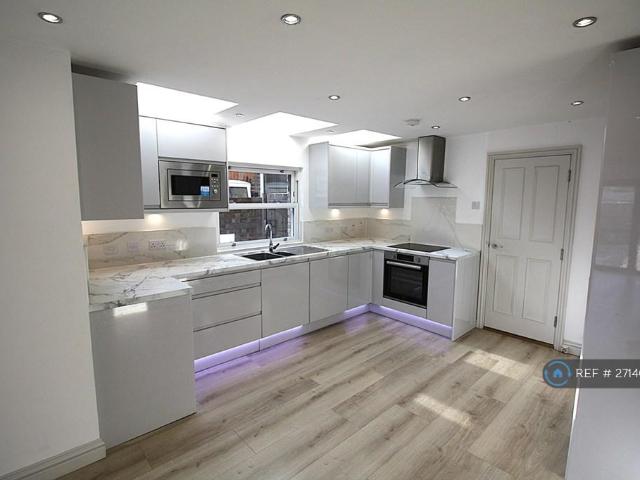 Apartment for rent in London Borough of Hillingdon, Greater London