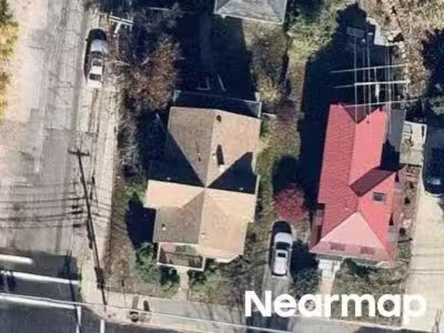 House for sale in Beverly
