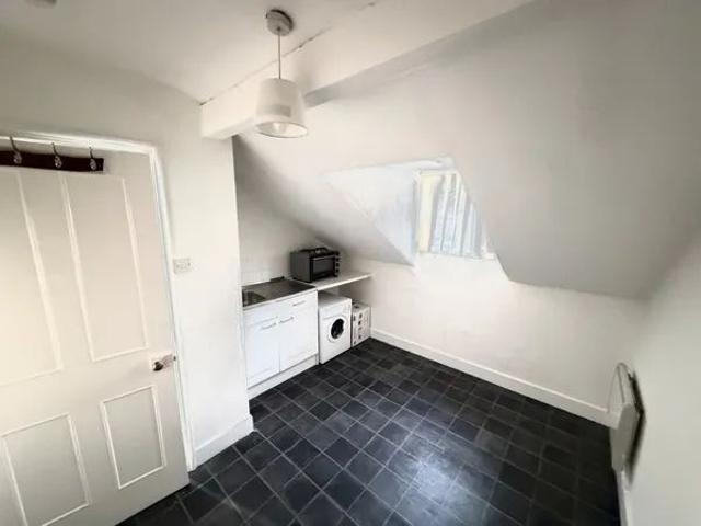 Studio for rent in Crookhill, Worcestershire