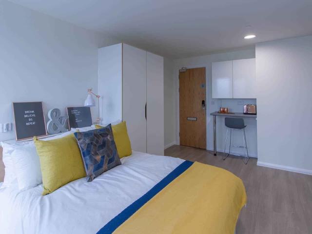 Apartment for rent in Crockherbtown, Falcon Lodge