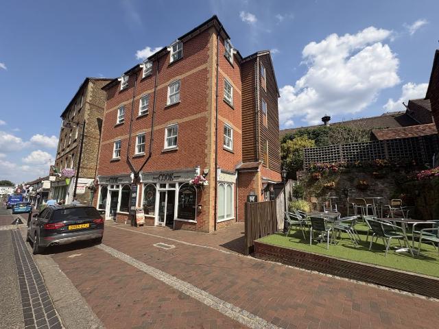 Apartment for rent in Holloway Hill, Fole