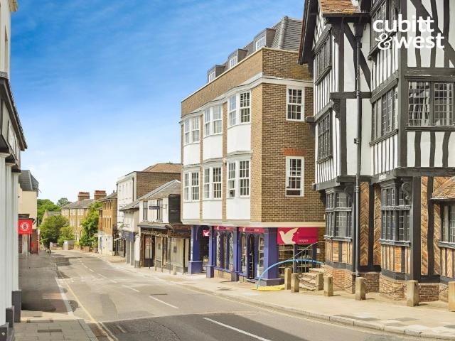 Apartment for rent in Pachesham Park, Surrey