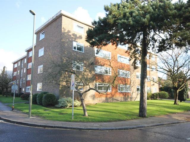 Apartment for rent in Pachesham Park, Surrey