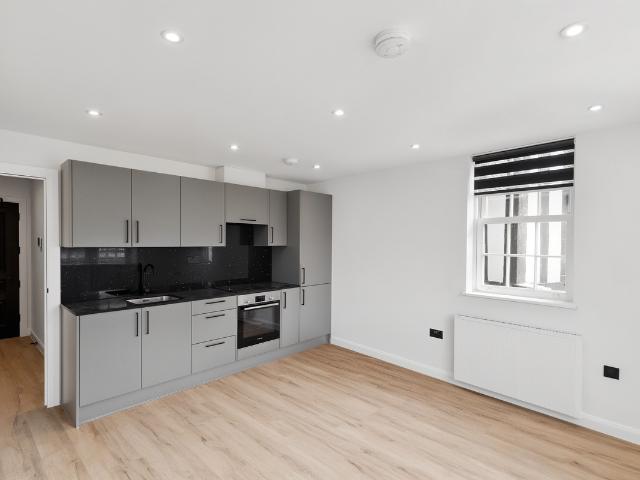 Apartment for rent in Pachesham Park, Surrey