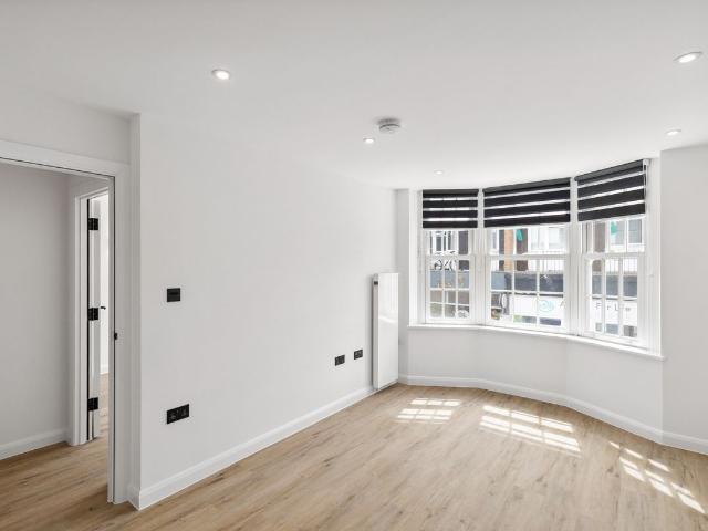 Apartment for rent in Pachesham Park, Surrey