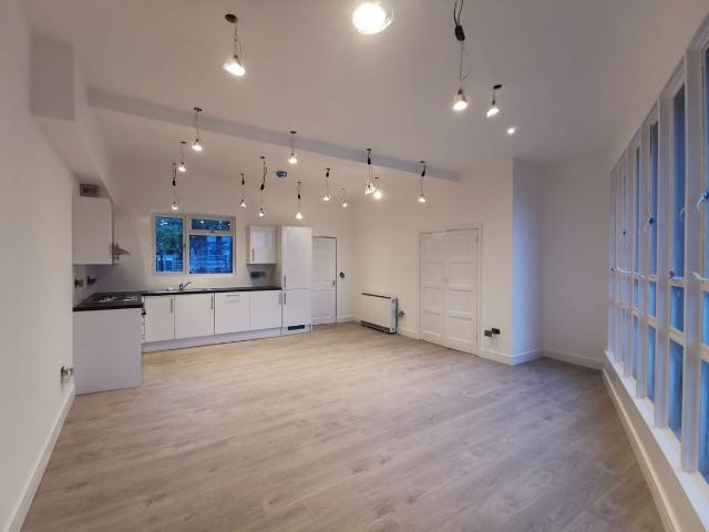 Apartment for rent in Pinner, Greater London