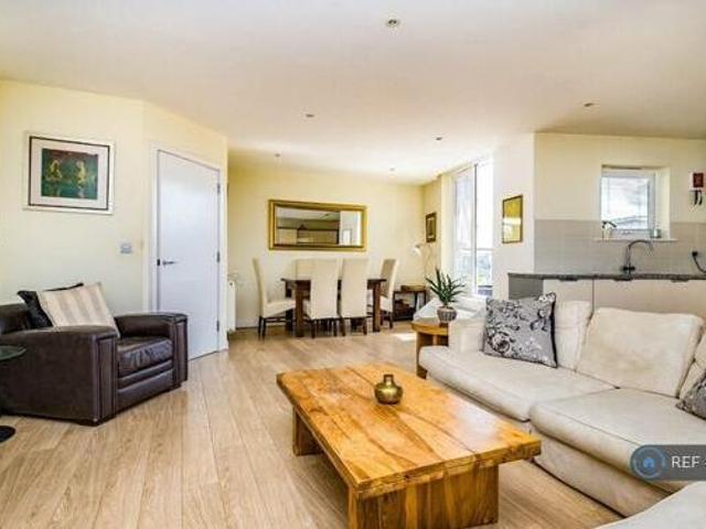 House for rent in Row Town, Surrey