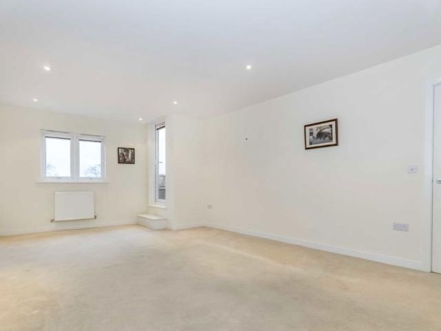 House for rent in Row Town, Surrey