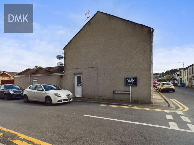 Apartment for rent in Newcastle Higher, Aberkenfig
