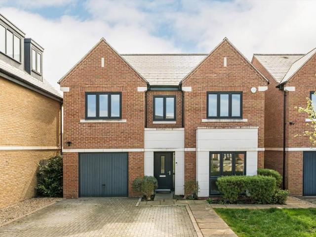 House for rent in Lower Green Esher, Blackhills