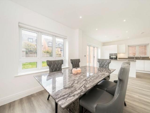 House for rent in Lower Green Esher, Blackhills