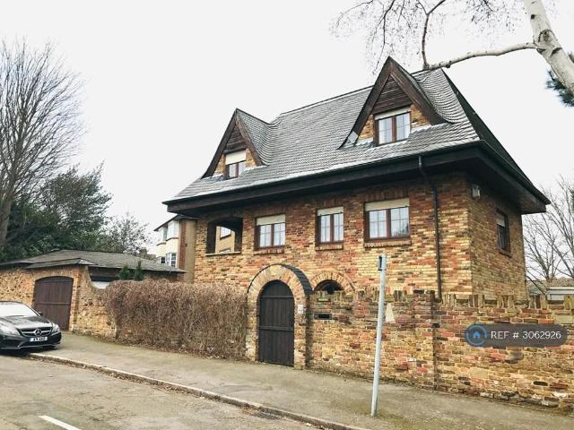 House for rent in London Borough of Sutton, Greater London