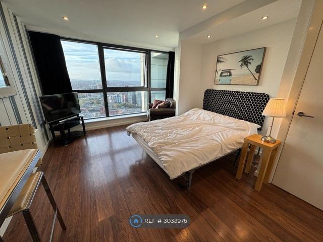 Studio for rent in Holbeck, West Yorkshire