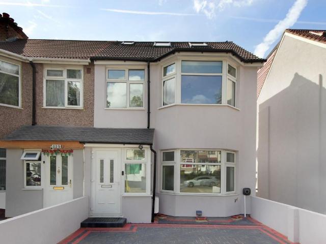 Apartment for rent in Alperton, Greater London