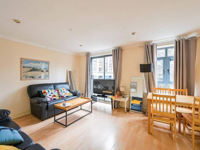 Apartment for rent in Lyons, Greater London