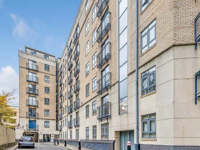 Apartment for rent in Lyons, Greater London