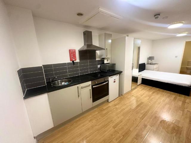 Apartment for rent in Chinatown, Calderstones