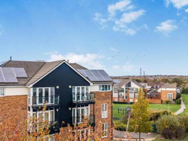 House for sale in Purfleet, Essex